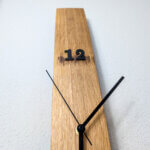 Wanduhr aus Weinfassdaube für Weinliebhaber | 70 x 9 cm | Holzzahlen | natur – Bild 5