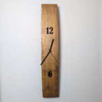 Wanduhr aus Weinfassdaube für Weinliebhaber | 68 x 12 cm | Lasergravur | gewachst